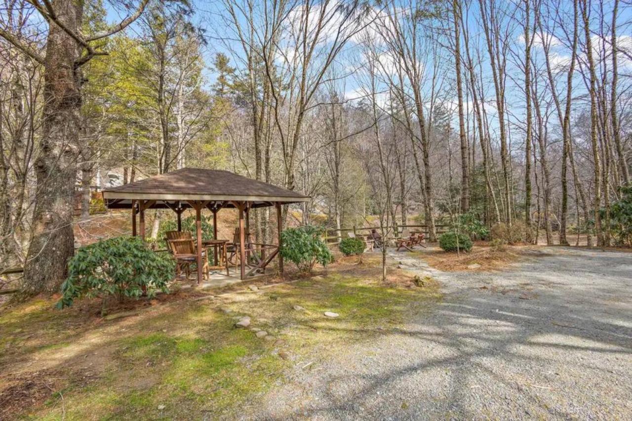 Classic Log Cabin With Fireplace On Quiet River Blowing Rock Exterior photo